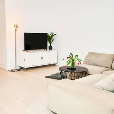 Amalienborg Retreat Stylish 2br *