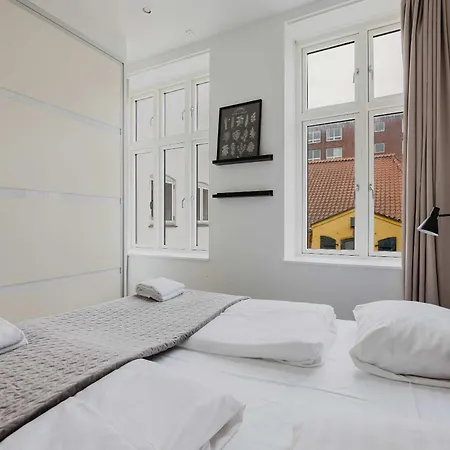 Amalienborg Retreat Stylish 2br