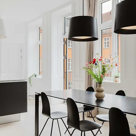 Amalienborg Retreat Stylish 2br