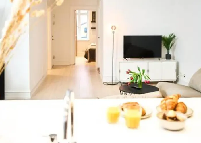 Апартаменты Amalienborg Retreat Stylish 2br *