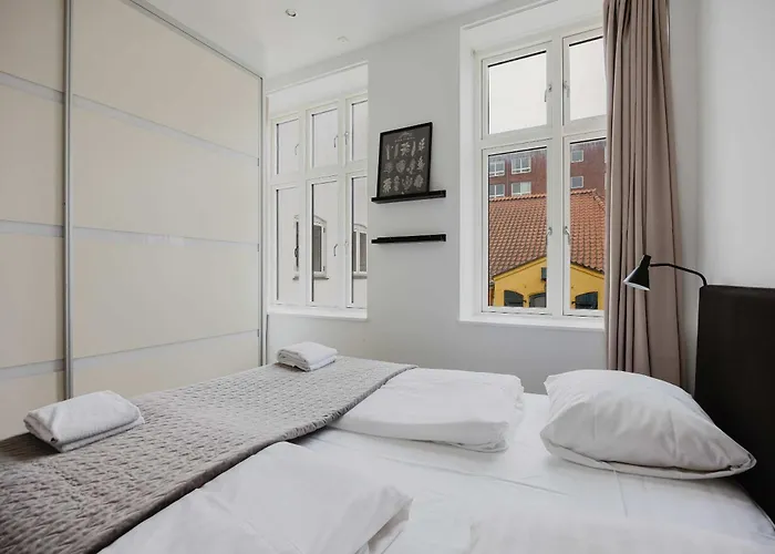 Amalienborg Retreat Stylish 2br