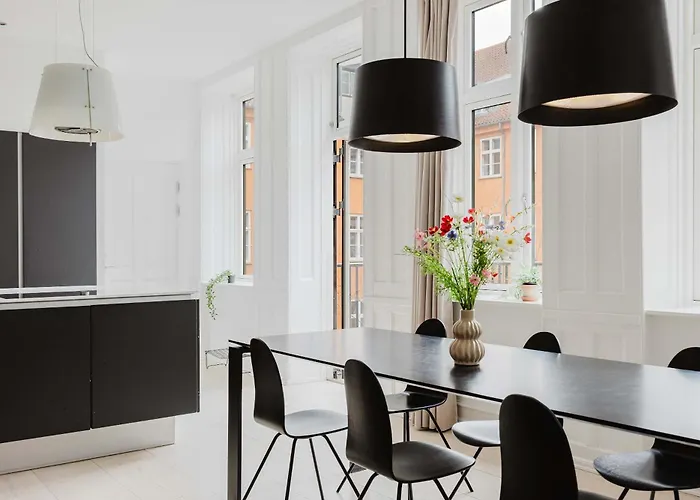 Amalienborg Retreat Stylish 2br